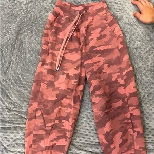 Lululemon camo scuba joggers